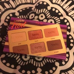 Tarte tartlette mini eyeshadow palette in Flirt